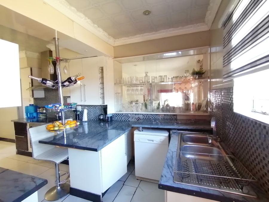 3 Bedroom Property for Sale in Roosheuwel Ext 2 North West